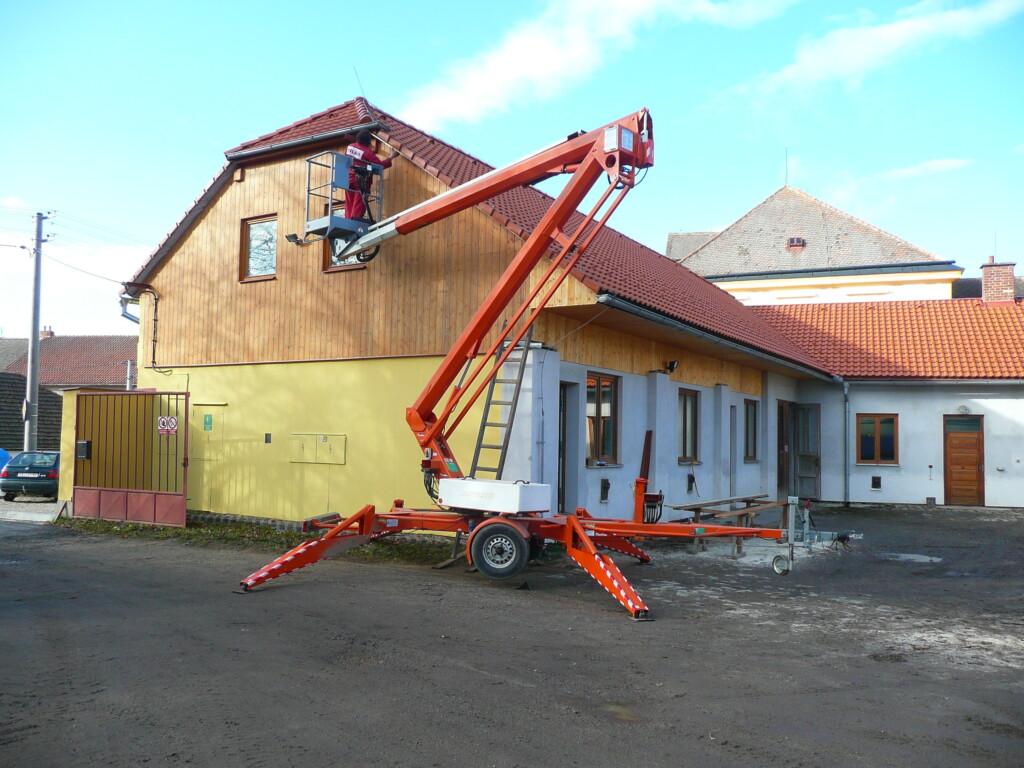 Pořizujeme hydraulickou plošinu